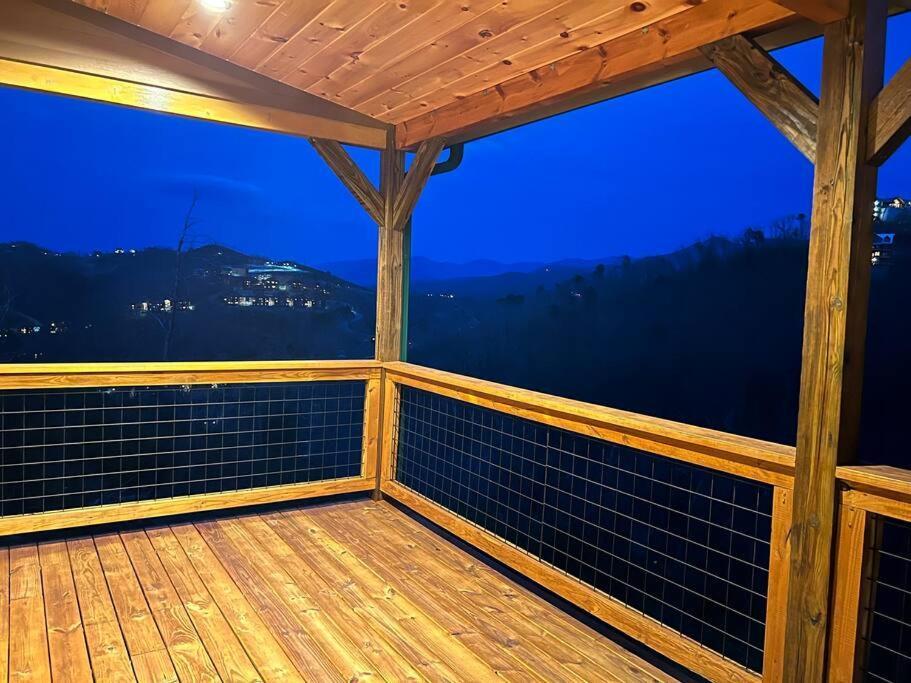 * * 4 Master Bedrooms, Views, Theater, Arcade, Evc Gatlinburg Buitenkant foto