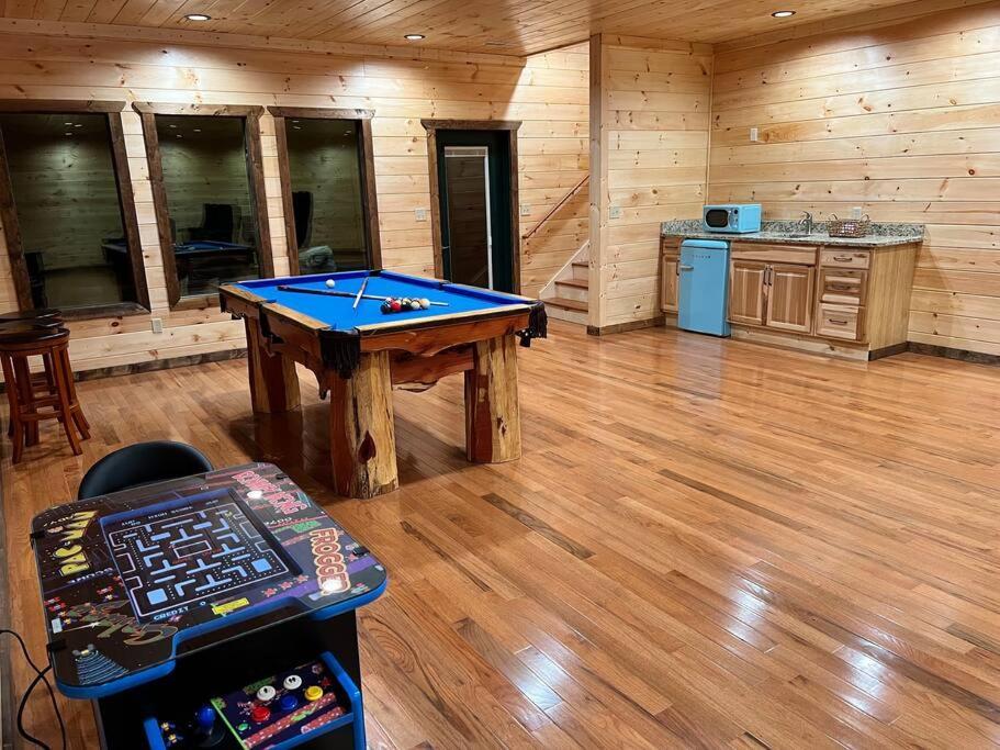 * * 4 Master Bedrooms, Views, Theater, Arcade, Evc Gatlinburg Buitenkant foto