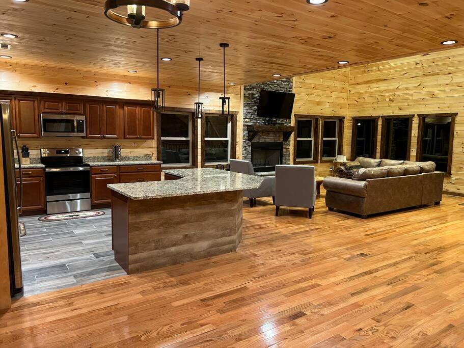 * * 4 Master Bedrooms, Views, Theater, Arcade, Evc Gatlinburg Buitenkant foto